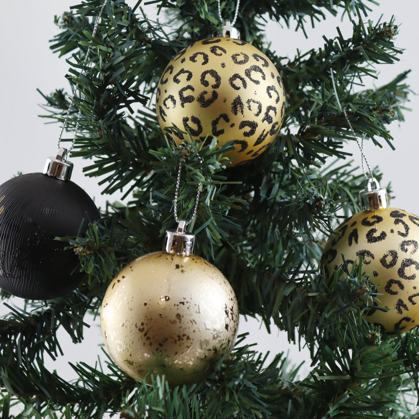 Kerstballen - 9 Delige Set - Kerstversiering - Goud - Zwart - Verschillende Afwerkingen - Kerstboom Kerstballen - Voor in de kerstboom