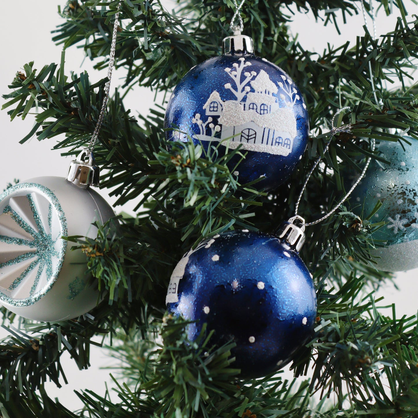 Kerstballen - 9 Delige Set - Kerstversiering - Blauw - Zilver - Verschillende Afwerkingen - Kerstboom Kerstballen - Voor in de kerstboom