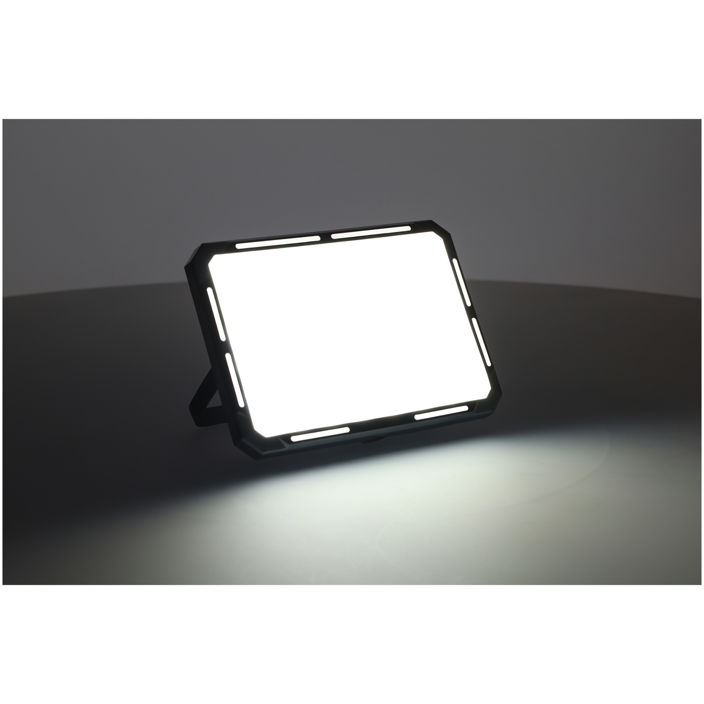 Multifunctionele LED werklamp en camping lamp - USB en USB-C oplaadbaar - 4 licht standen - Waterdicht - Kan gebruikt worden als zaklamp