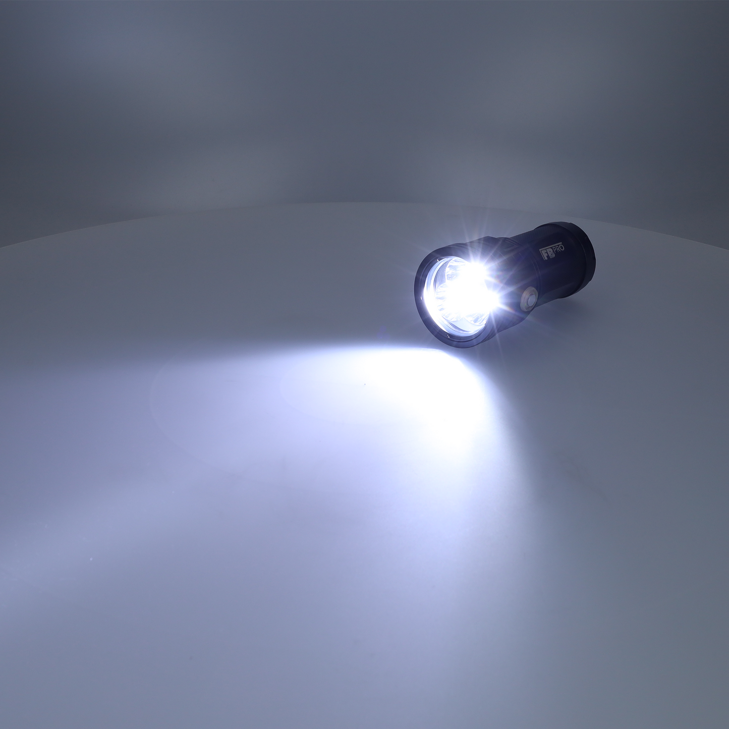 LED Zaklamp - Militaire zaklamp - 2000 lumen - Zwart