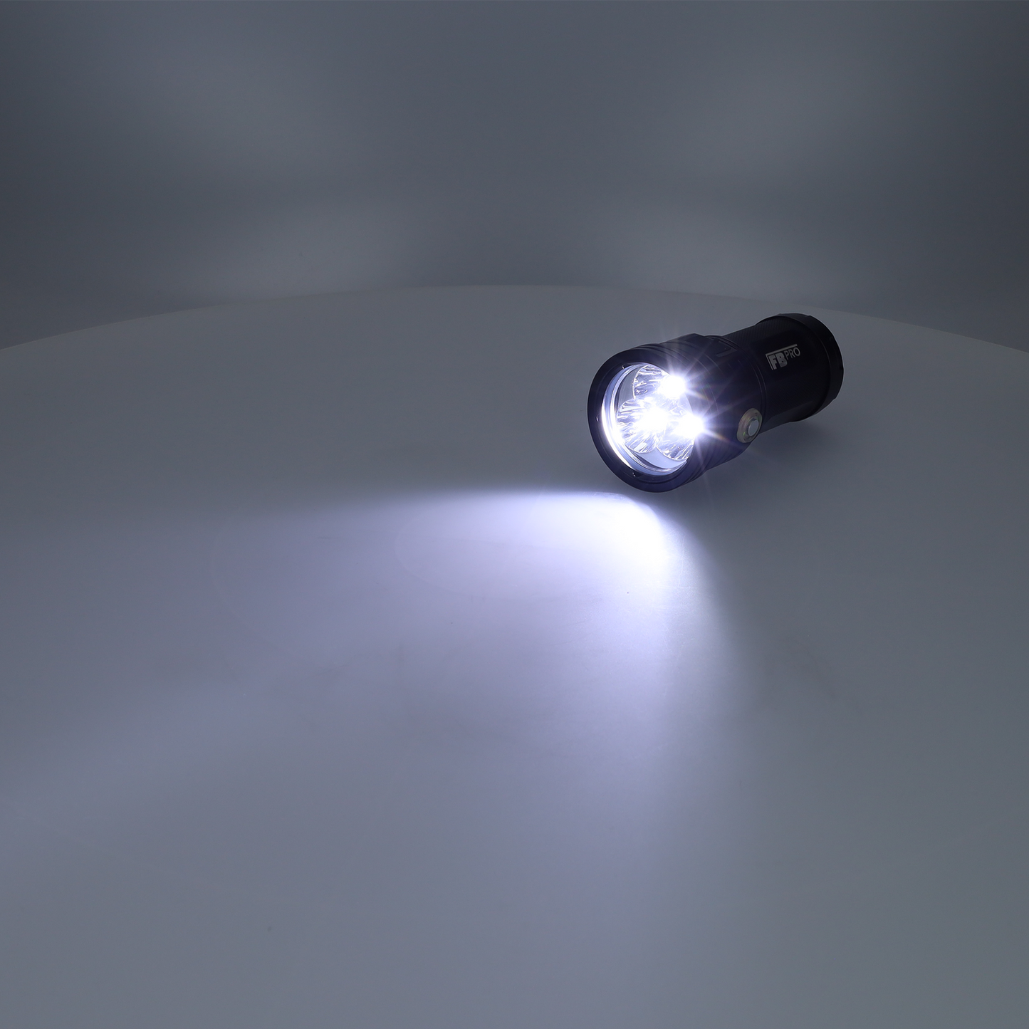 LED Zaklamp - Militaire zaklamp - 2000 lumen - Zwart