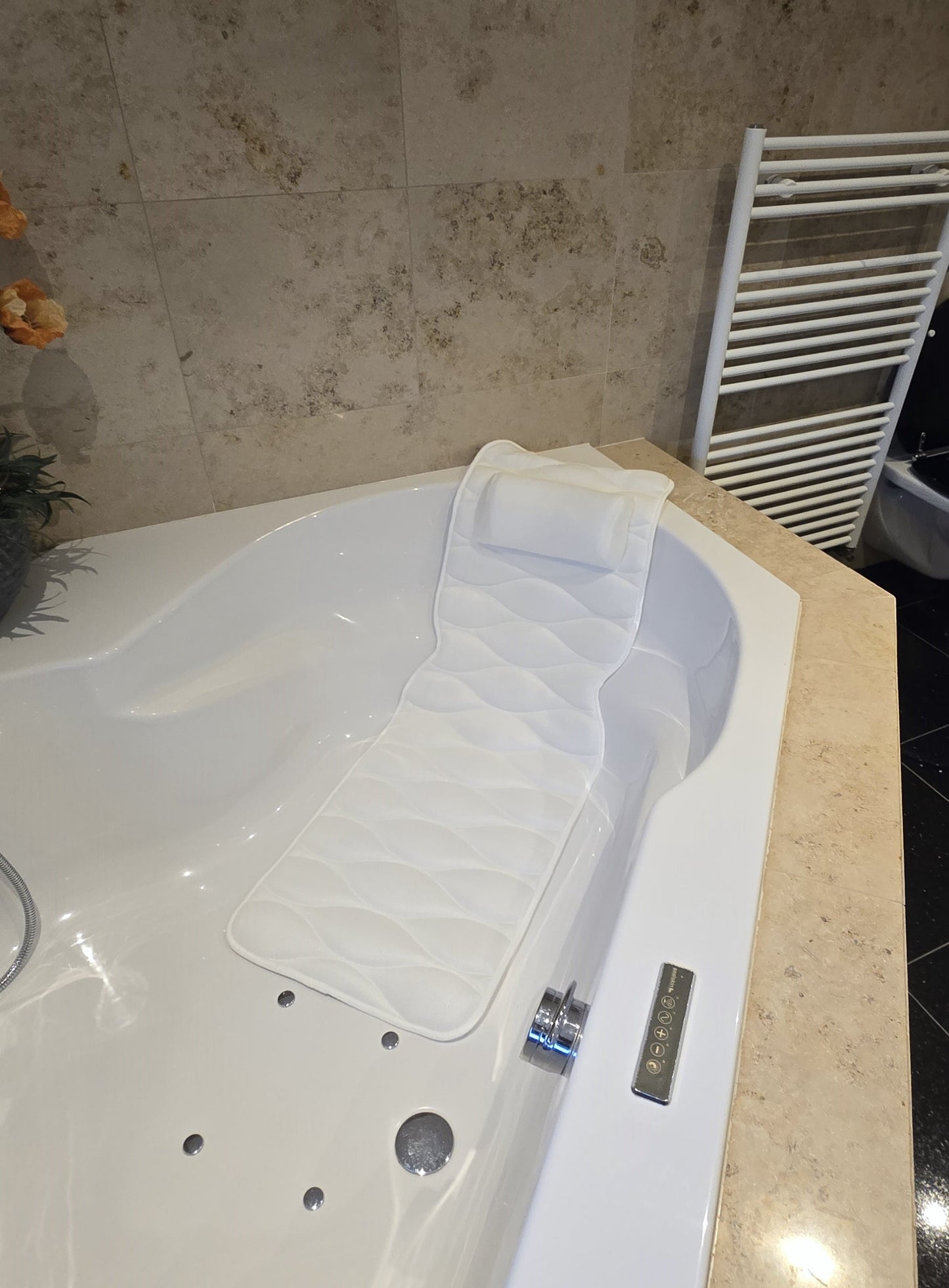 Badkussen - Bad matras / Ligbed - Ligbed voor in bad - Met kussen - Met blauwe opbergtas - Wit